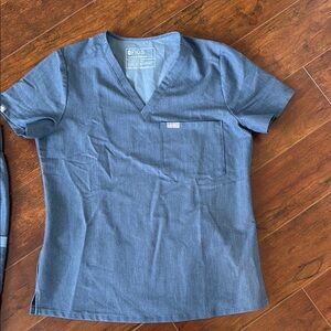 Figs women’s scrub top size small